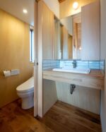 2階トイレと洗面台。

1階よりは使用頻度は少ないのでサイズ・収納とも最低限に。

−−−−−−−−−−−−−−−−−−−−−−
＊他の施工例はこちら
⇒@tatebayashi_ringyo
−−−−−−−−−−−−−−−−−−−−−−

＊館林林業は、無垢材や塗り壁など自然素材をたくさん使った高性能住宅を建てています。

＊資料請求・見学会・無料相談会のご予約はトップのURLからどうぞ
⇒@tatebayashi_ringyo

#自然素材
#自然素材の家
#高性能住宅
#注文住宅
#新築
#家づくり
#工務店
#暮らし
#群馬
#館林